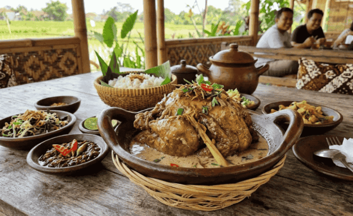 7 Rekomendasi Ayam Ingkung di Jogja Paling Enak