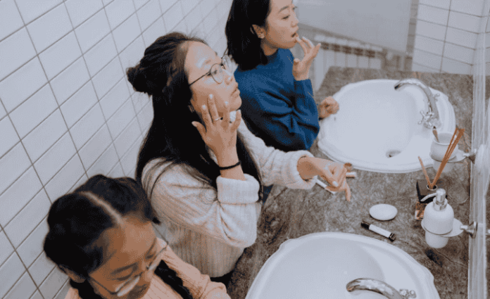 10 Rekomendasi Skincare untuk Kulit Kering dan Kusam yang Bikin Wajah Cerah dan Sehat